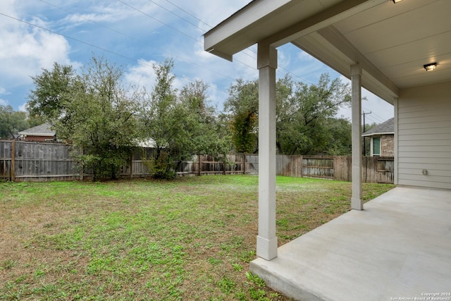 view of yard with a patio area