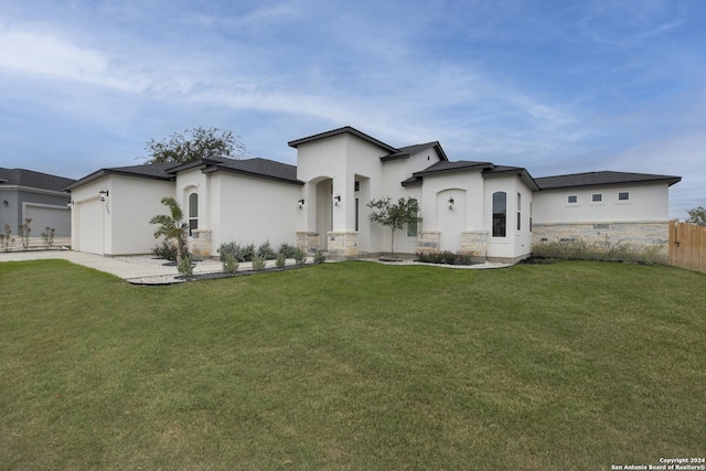 view of front of home featuring a front yard and a garage