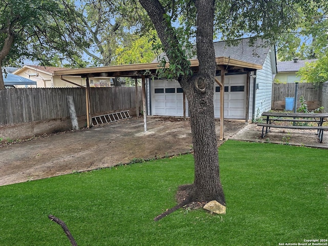 view of yard featuring an outbuilding and a garage