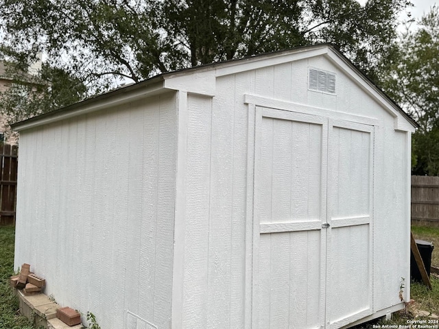 view of outbuilding