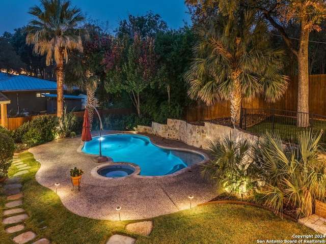 view of pool featuring an in ground hot tub