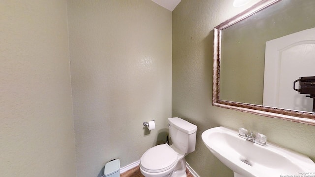 bathroom featuring toilet and sink