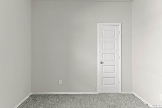 unfurnished room featuring carpet floors