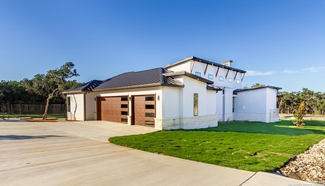 view of front facade featuring a garage and a front lawn