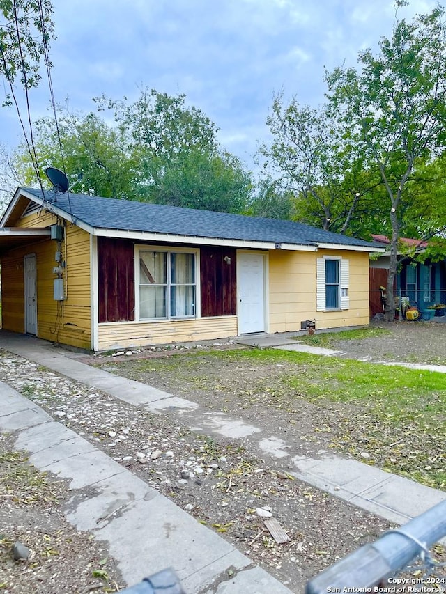 view of front of property