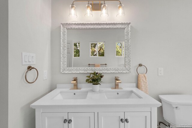 1002 Morningside Dr Unit 6, Terrell Hills, TX 78209 - bathroom with vanity and toilet