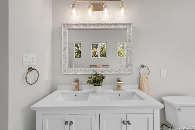 1002 Morningside Dr Unit 6, Terrell Hills, TX 78209 - bathroom with toilet and double vanity
