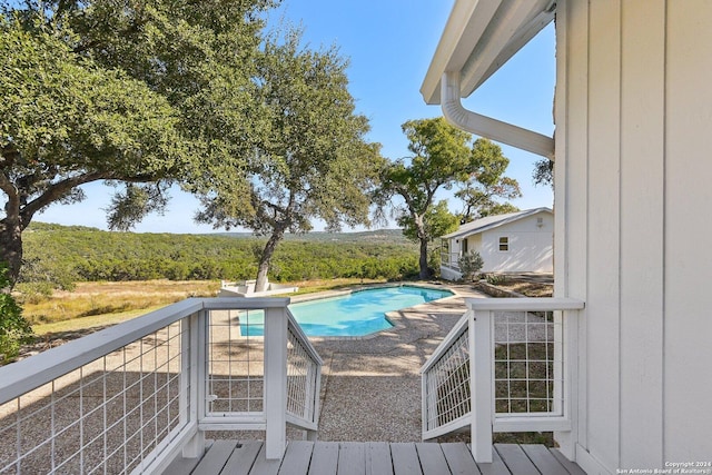 view of swimming pool