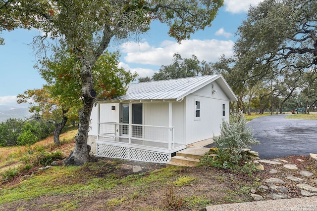 view of front of house with a porch