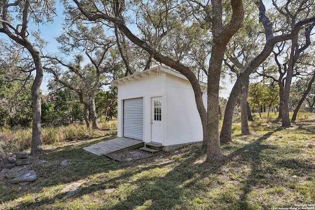 view of outdoor structure featuring a yard