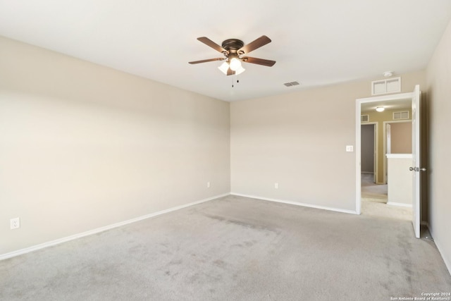 unfurnished room with light carpet and ceiling fan