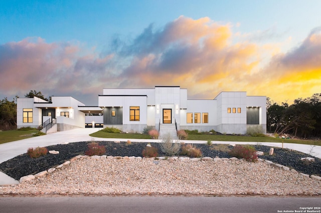 view of front of house featuring a carport