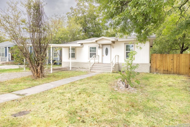 ranch-style home featuring a front yard