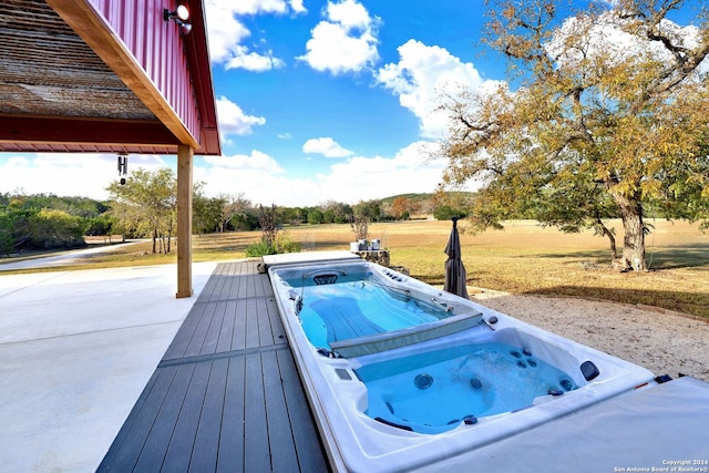 view of swimming pool with a yard