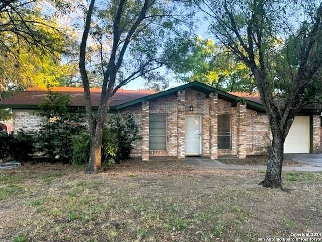 1254 Encino Dr, Pleasanton, TX 78064 - view of front of property with brick siding and a garage