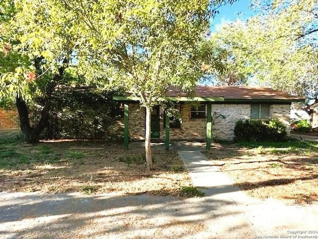 1254 Encino Dr, Pleasanton, TX 78064 - view of front of house