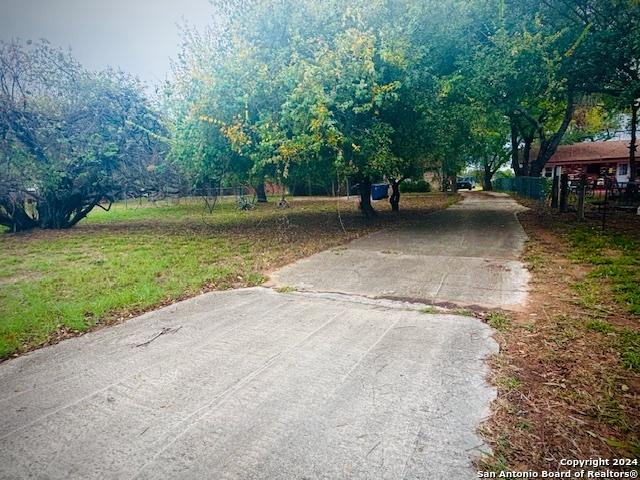 1254 Encino Dr, Pleasanton, TX 78064 - view of street