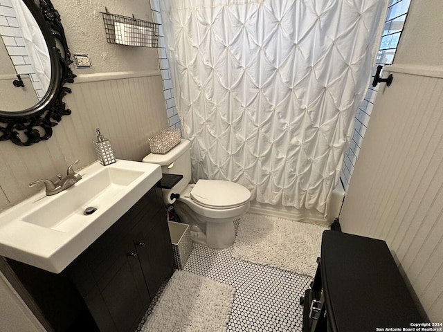 full bathroom featuring vanity, toilet, and shower / tub combo