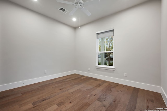 unfurnished room with wood-type flooring and ceiling fan