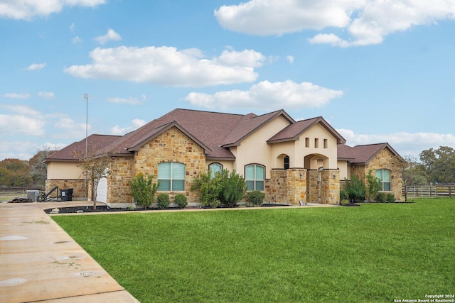 view of front of house featuring a front yard and a garage