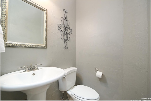 bathroom featuring sink and toilet