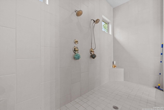 bathroom featuring a tile shower