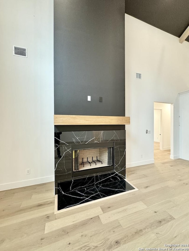 details featuring hardwood / wood-style floors