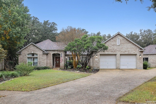 view of front of home featuring a front lawn and a garage