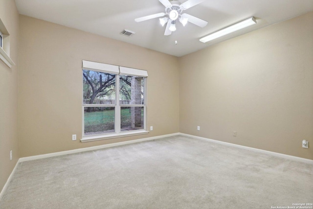 carpeted spare room featuring ceiling fan