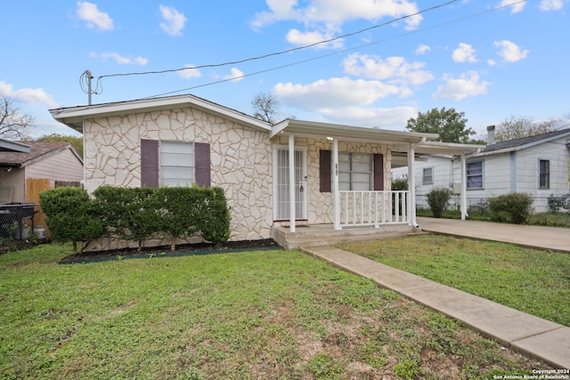 view of front of house featuring covered porch and a front lawn