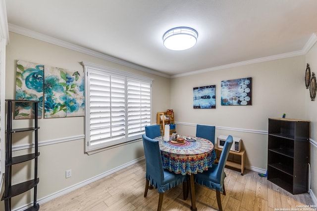 dining space featuring light hardwood / wood-style floors and ornamental molding