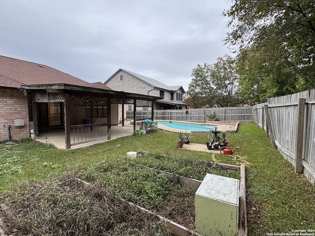 view of yard with a fenced in pool and a patio area