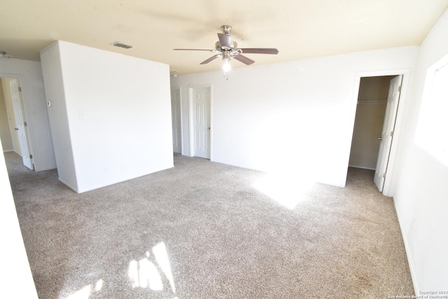 carpeted empty room featuring ceiling fan