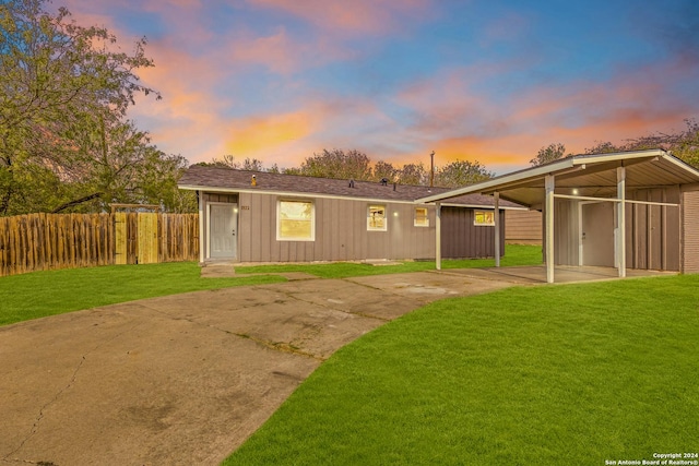 view of front of house featuring fence, a front lawn, and a patio