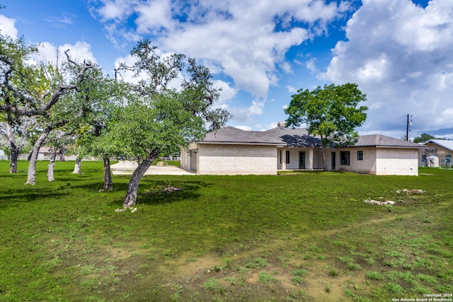 ranch-style house with a front yard