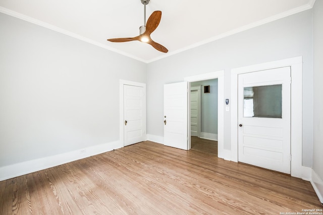 unfurnished bedroom featuring ceiling fan, light wood-type flooring, and crown molding