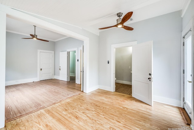 unfurnished room with crown molding and light hardwood / wood-style flooring