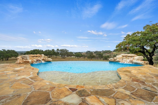 view of pool with pool water feature