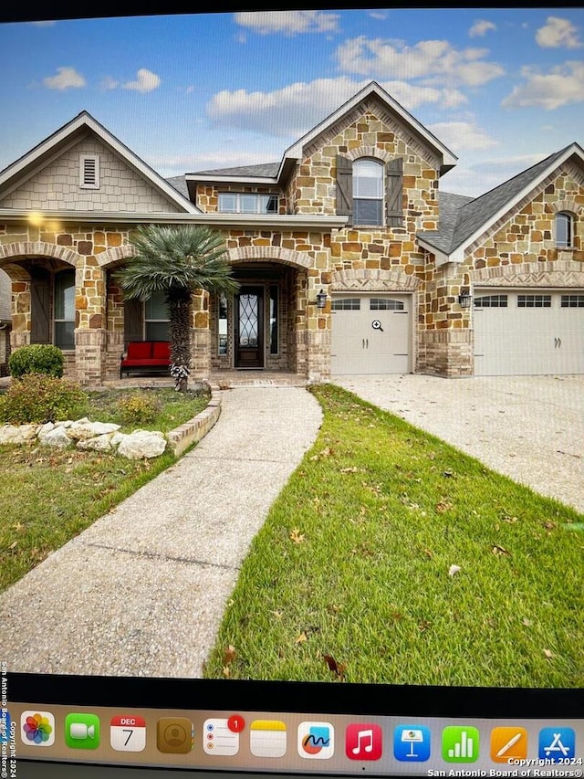 view of front of house with a front yard