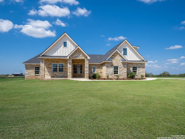 craftsman-style house featuring a front lawn