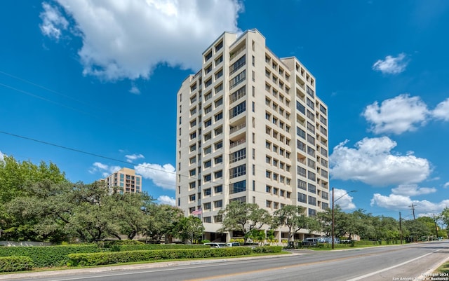 4001 N New Braunfels Unit 606, San Antonio TX, 78209, 1 bedrooms, 1.5 baths condo for sale