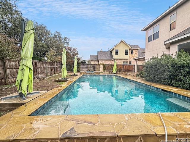 view of swimming pool