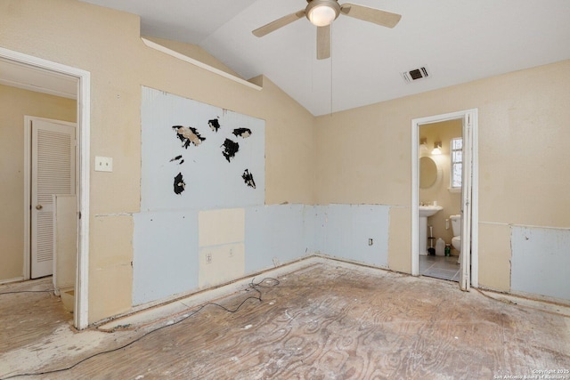 unfurnished room featuring ceiling fan and vaulted ceiling