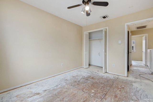 unfurnished bedroom with ceiling fan and a closet