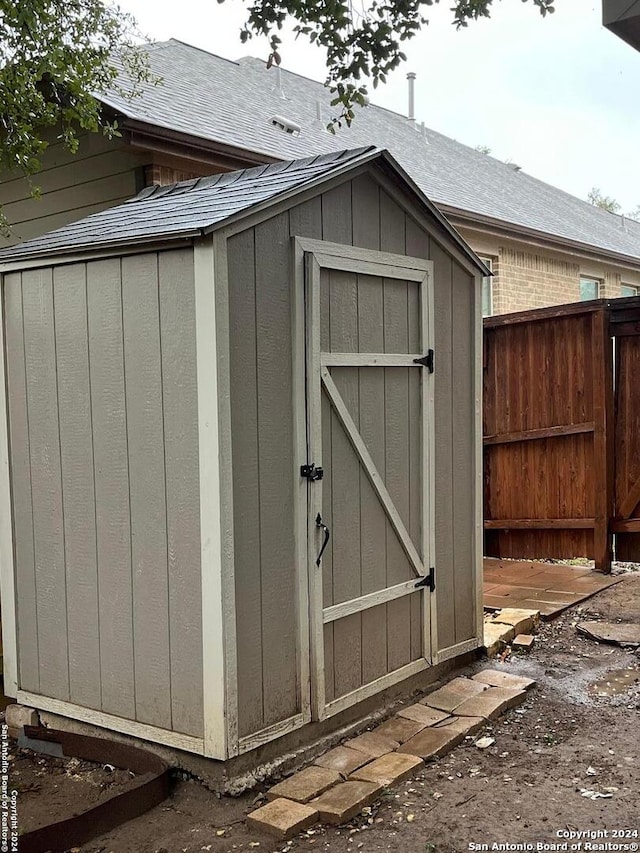 view of outbuilding