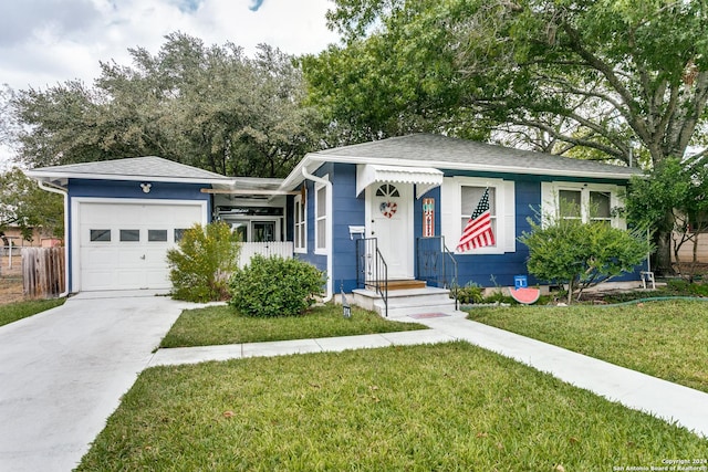 view of front facade featuring a garage and a front lawn