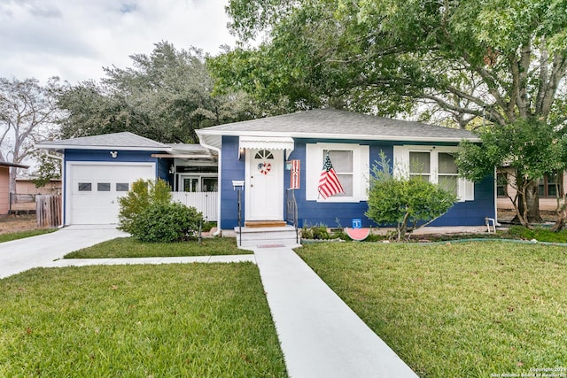 view of front of home featuring a front lawn and a garage