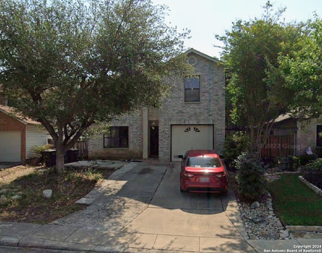 view of front property featuring a garage