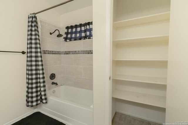 bathroom featuring shower / tub combo