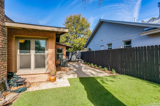 view of yard with a patio